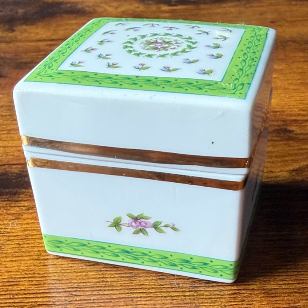 Lefton China Hand Painted Ceramic Box 1994 2.25in X 2in
